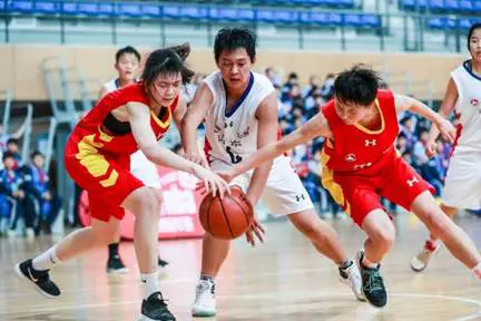 如何根据篮球比赛的不同阶段调整力量训练强度?_1